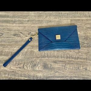 EUC Dooney & Bourke Clutch